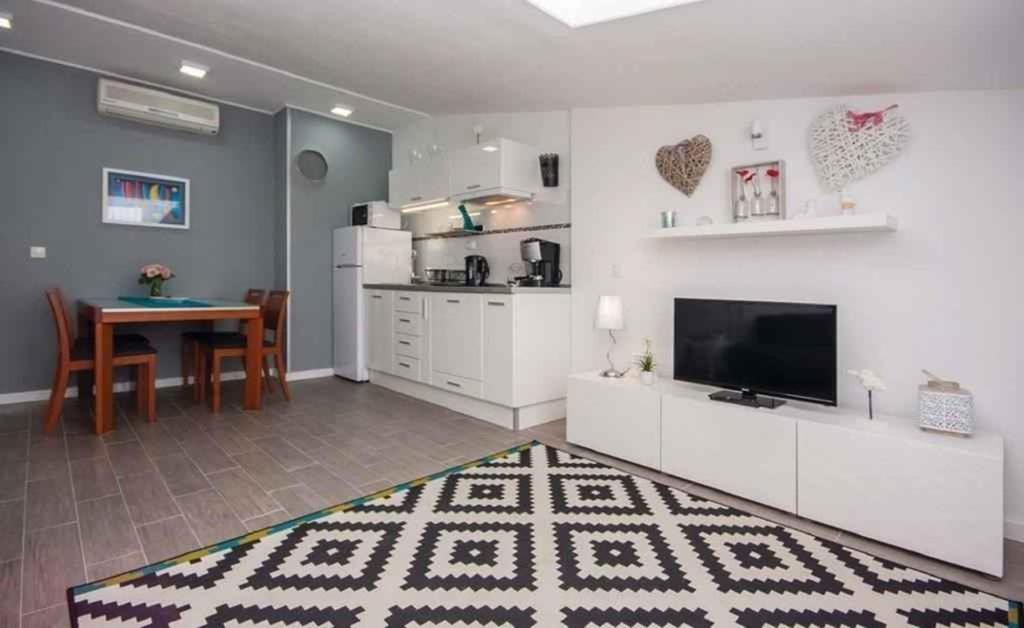 Apartments In Rogoznica 36019 Экстерьер фото
