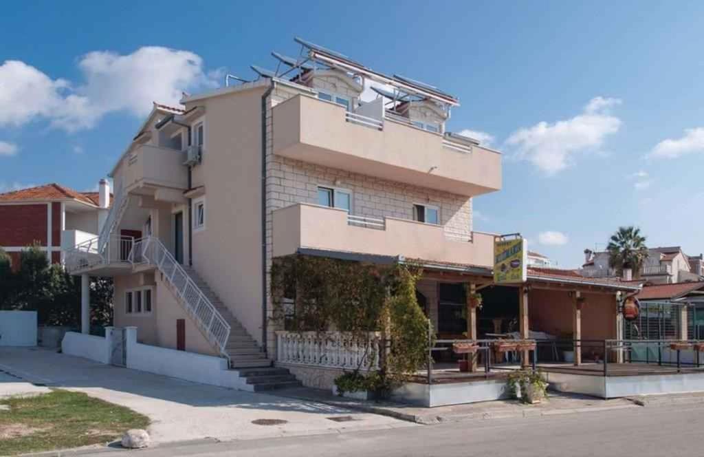 Apartments In Rogoznica 36019 Экстерьер фото